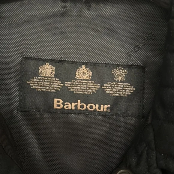 Women’s Barbour Size 6 Black Microfiber Quilted Jacket w Branded Snap Closure - Picture 2 of 5